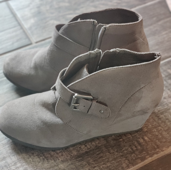 Women's booties - Picture 1 of 5